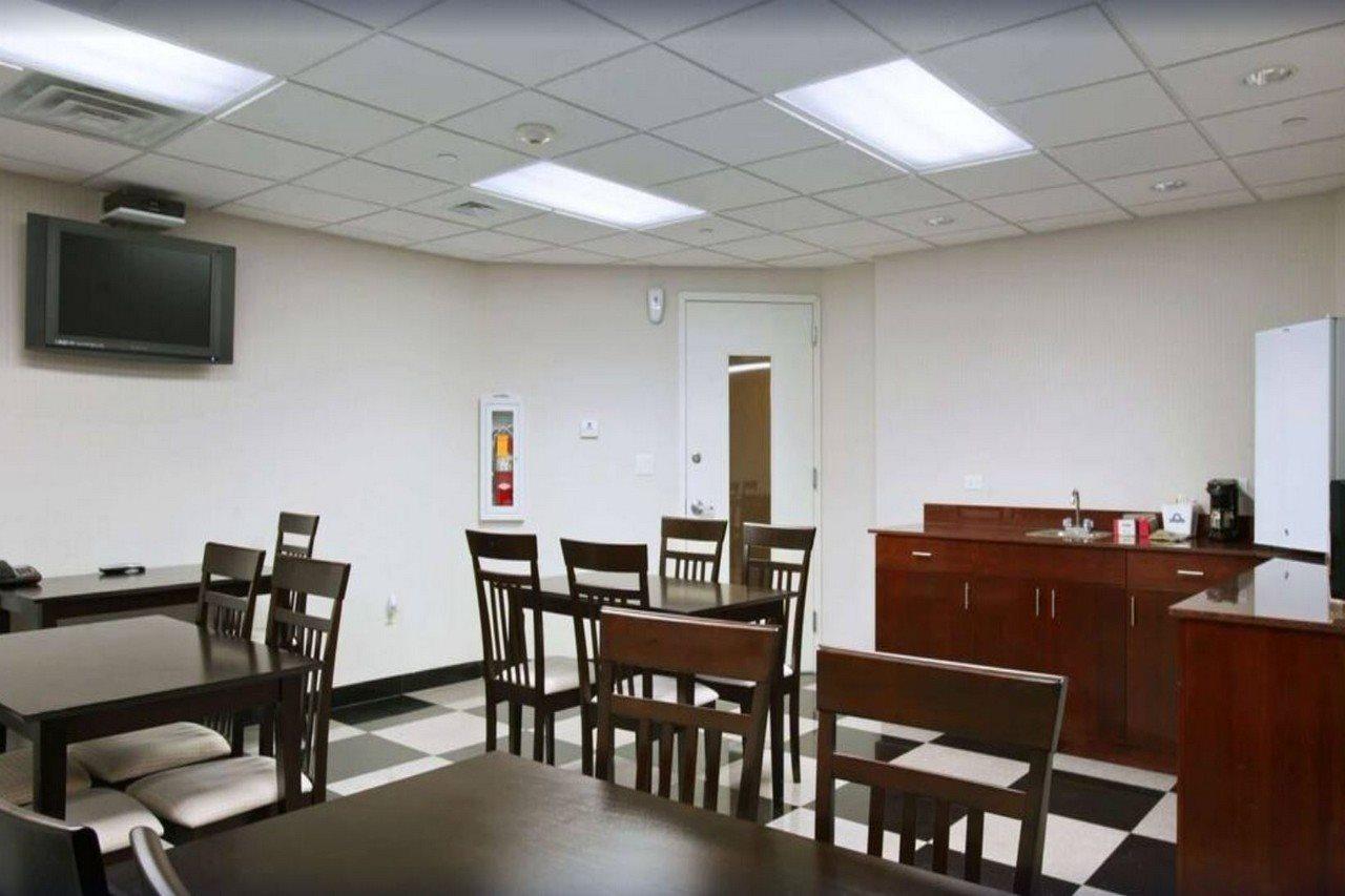 Days Inn Bronx New York Bagian luar foto