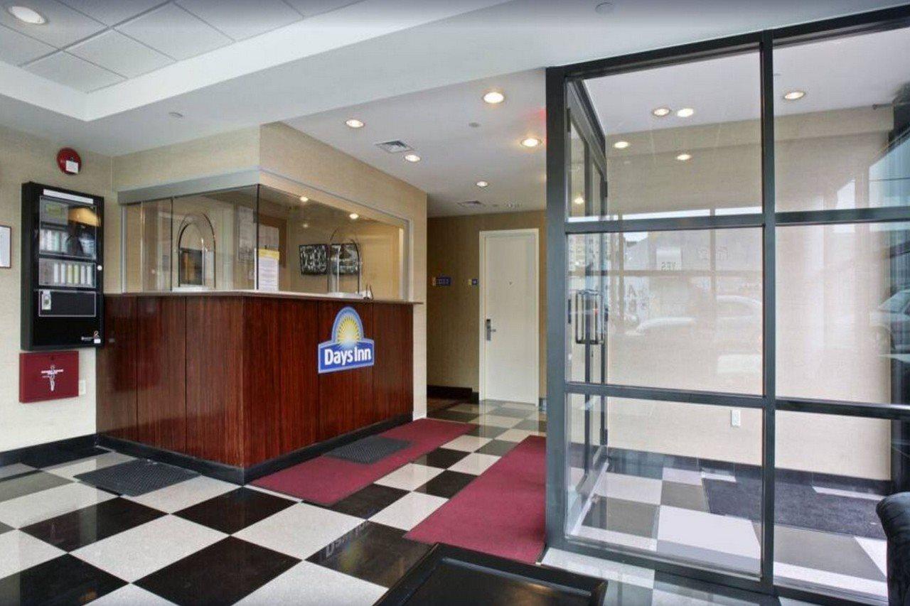 Days Inn Bronx New York Bagian luar foto